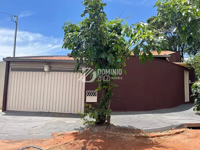 Casa 3 quartos e 3 banheiros, à venda ou para alugar, no bairro Jardim São Bento em Uberaba