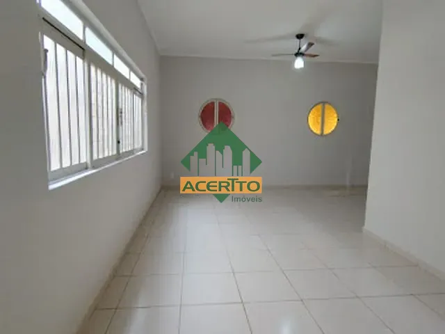 Casa com 300m² 3 quartos e 2 banheiros, à venda, no bairro Jardim Brasília em Araçatuba