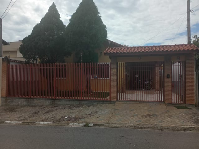 Casa com 300m² 4 quartos e 3 banheiros, à venda ou para alugar, no bairro Residencial Campo Belo em Pindamonhangaba