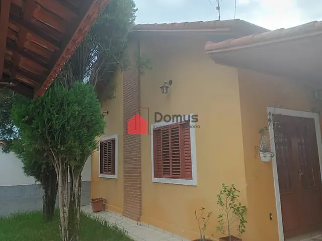 Casa com 300m² 4 quartos e 3 banheiros, à venda ou para alugar, no bairro Residencial Campo Belo em Pindamonhangaba