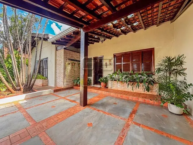 Casa com 387m² 3 quartos e 4 banheiros, à venda, no bairro Andrade em Londrina