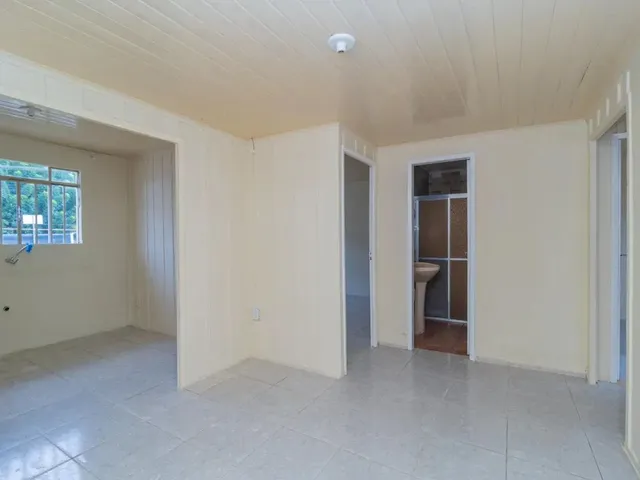 Casa 3 quartos e 1 banheiro, para alugar, no bairro Santa Felicidade em Curitiba