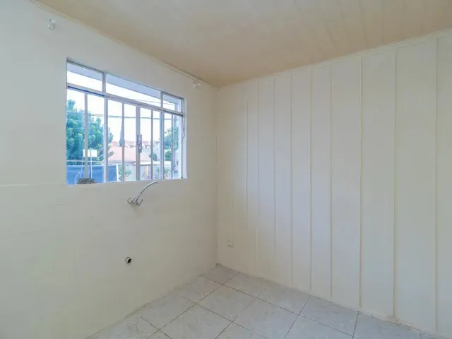Casa 3 quartos e 1 banheiro, para alugar, no bairro Santa Felicidade em Curitiba