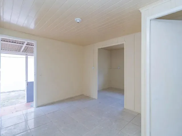 Casa 3 quartos e 1 banheiro, para alugar, no bairro Santa Felicidade em Curitiba