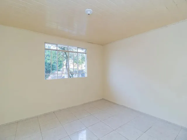 Casa 3 quartos e 1 banheiro, para alugar, no bairro Santa Felicidade em Curitiba