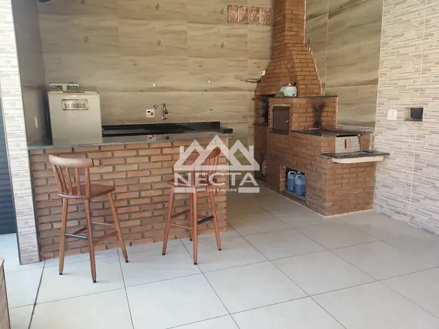 Casa com 360m² 4 quartos e 3 banheiros, à venda, no bairro Jardim Britânia em Caraguatatuba