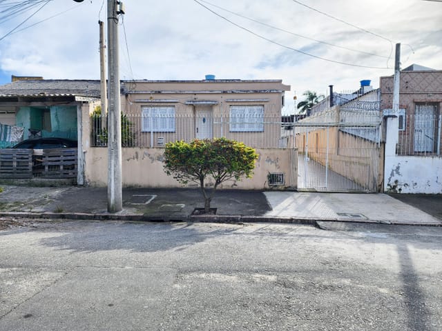 Casa 2 quartos e 1 banheiro, à venda, no bairro Fragata em Pelotas