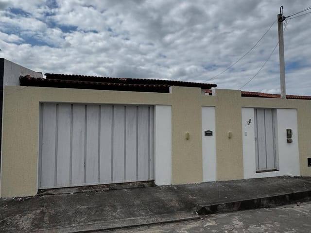 Casa com 200m² 3 quartos e 3 banheiros, à venda ou para alugar, no bairro Colina Verde em Teixeira de Freitas
