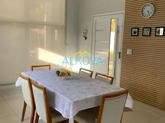 Casa com 600m² 3 quartos e 2 banheiros, à venda, no bairro Jardim Paraíso do Sol em São José dos Campos