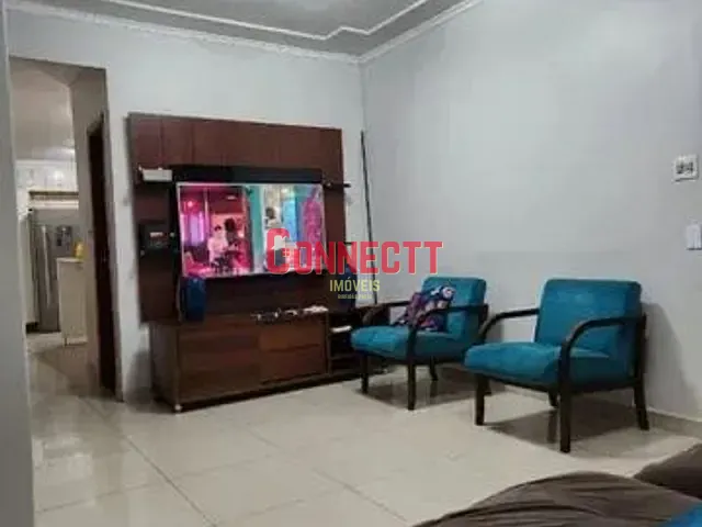 Casa com 200m² 3 quartos e 2 banheiros, à venda, no bairro Antonio Marincek em Ribeirão Preto