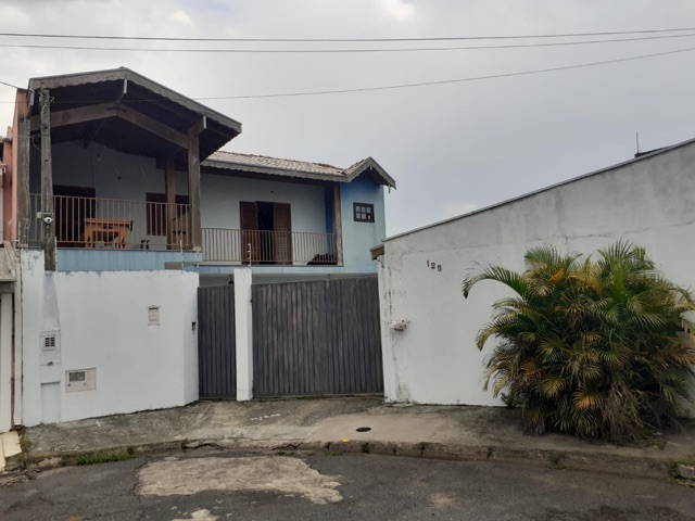 Casa 3 quartos e 3 banheiros, para alugar, no bairro Residencial e Comercial Portal dos Eucaliptos em Pindamonhangaba