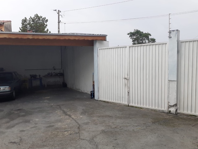 Casa 3 quartos e 3 banheiros, para alugar, no bairro Residencial e Comercial Portal dos Eucaliptos em Pindamonhangaba