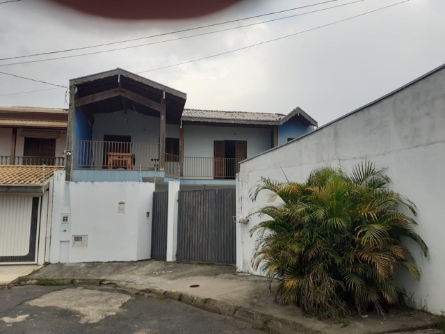 Casa 3 quartos e 3 banheiros, para alugar, no bairro Residencial e Comercial Portal dos Eucaliptos em Pindamonhangaba