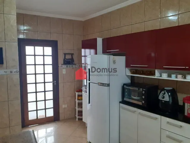 Casa 3 quartos e 3 banheiros, para alugar, no bairro Residencial e Comercial Portal dos Eucaliptos em Pindamonhangaba