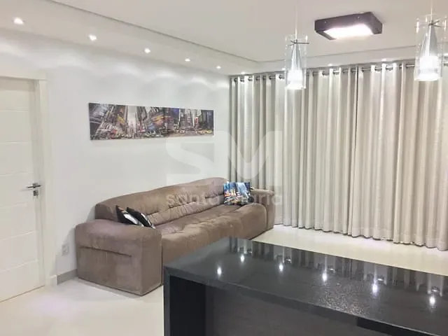 Casa 4 quartos e 5 banheiros, à venda, no bairro Universitário em Chapecó