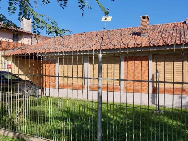 Foto do Casa - Casa à Venda no Laranjal, Pelotas, RS: 3 Dormitórios, 2 Banheiros, Área Gourmet, Churrasqueira, Piscina, 138 m² de Área Útil e 2 Vagas de Garagem | UP Imóveis