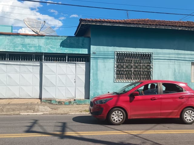 Casa com 404m² 5 quartos e 3 banheiros, à venda, no bairro Tabaú em Pindamonhangaba