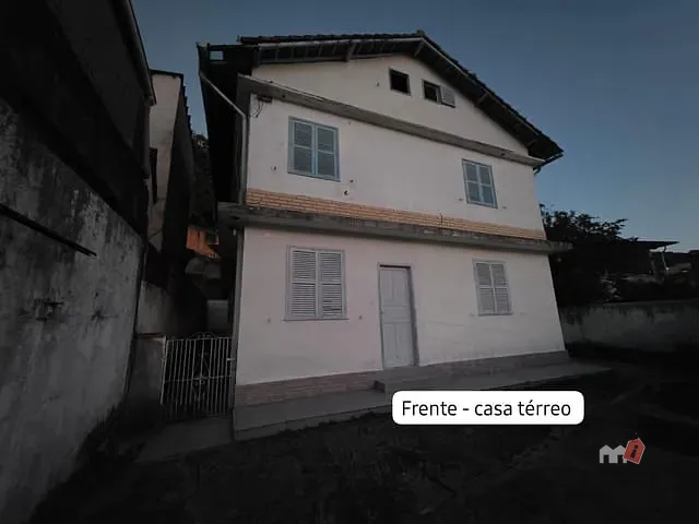 Casa com 246m² 2 quartos e 2 banheiros, à venda, no bairro Castelânea em Petrópolis