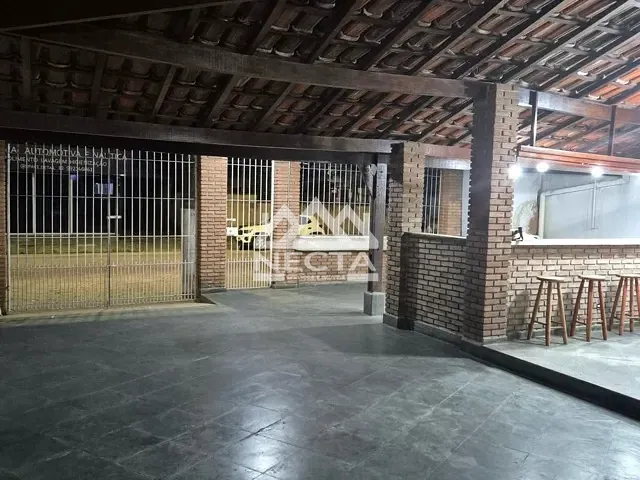 Casa com 300m², para alugar, no bairro Indaiá em Caraguatatuba
