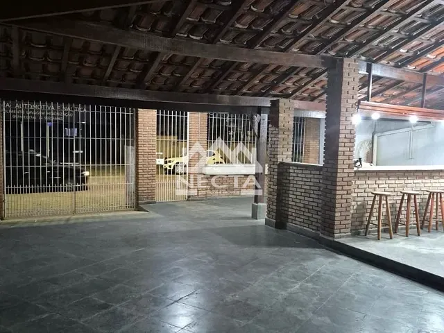 Casa com 300m², para alugar, no bairro Indaiá em Caraguatatuba