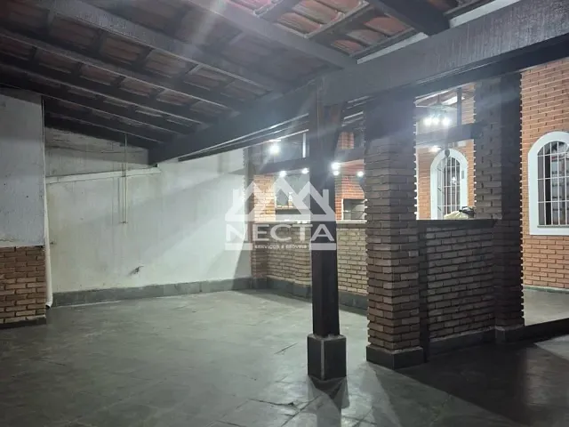 Casa com 300m², para alugar, no bairro Indaiá em Caraguatatuba