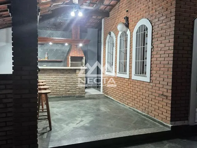 Casa com 300m², para alugar, no bairro Indaiá em Caraguatatuba