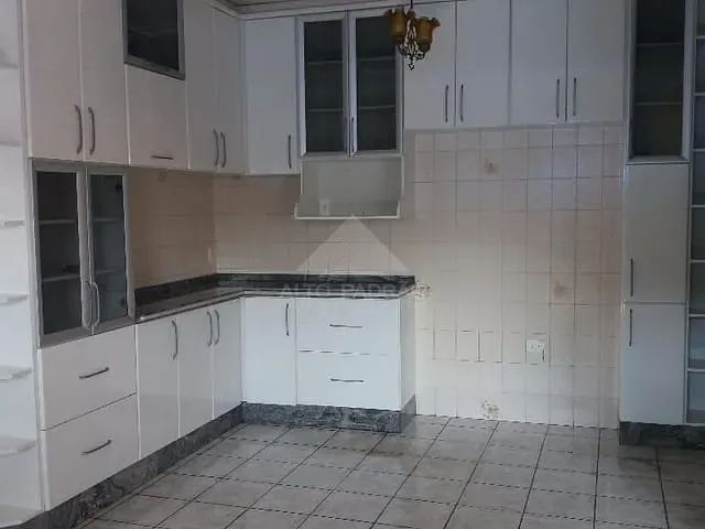 Casa com 300m² 3 quartos e 2 banheiros, à venda, no bairro Jardim Zaira em Mauá