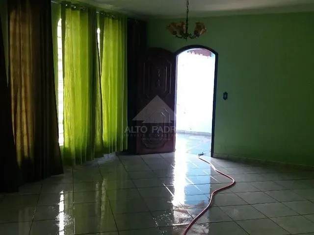 Casa com 300m² 3 quartos e 2 banheiros, à venda, no bairro Jardim Zaira em Mauá
