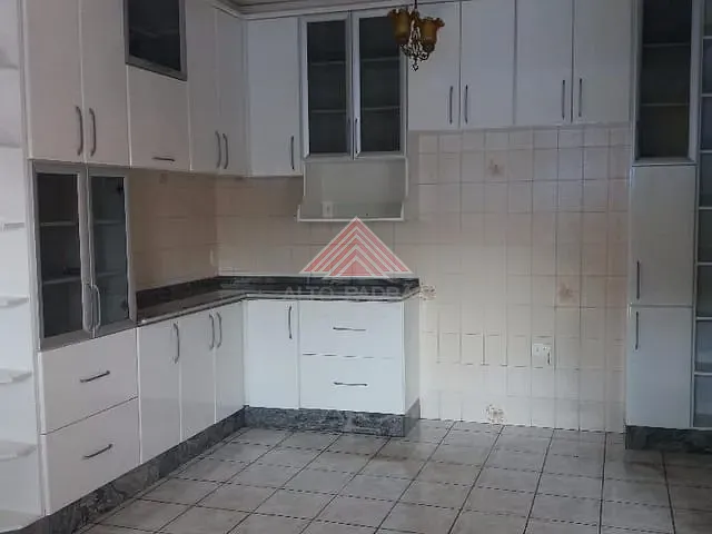 Casa com 300m² 3 quartos e 2 banheiros, à venda, no bairro Jardim Zaira em Mauá
