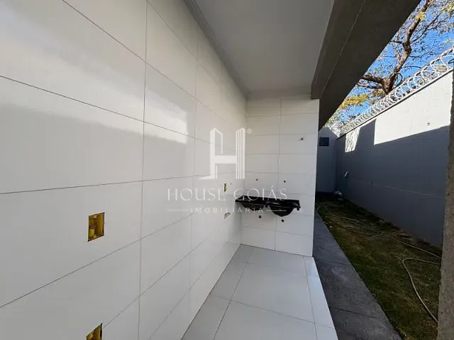 Casa 3 quartos e 2 banheiros, à venda, no bairro Jardim Veneza em Aparecida de Goiânia