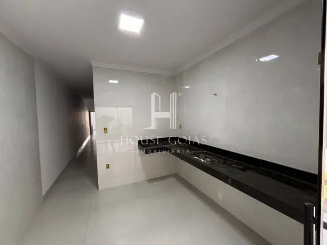 Casa 3 quartos e 2 banheiros, à venda, no bairro Jardim Veneza em Aparecida de Goiânia