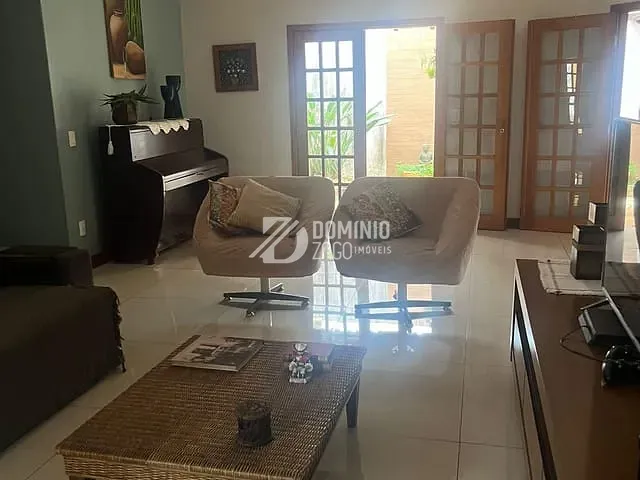 Casa com 375m² 3 quartos e 4 banheiros, à venda, no bairro Fabrício em Uberaba
