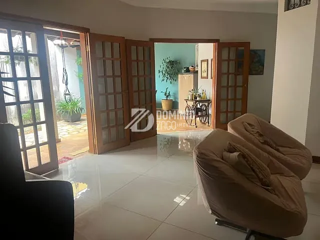 Casa com 375m² 3 quartos e 4 banheiros, à venda, no bairro Fabrício em Uberaba