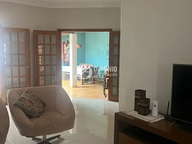 Casa com 375m² 3 quartos e 4 banheiros, à venda, no bairro Fabrício em Uberaba
