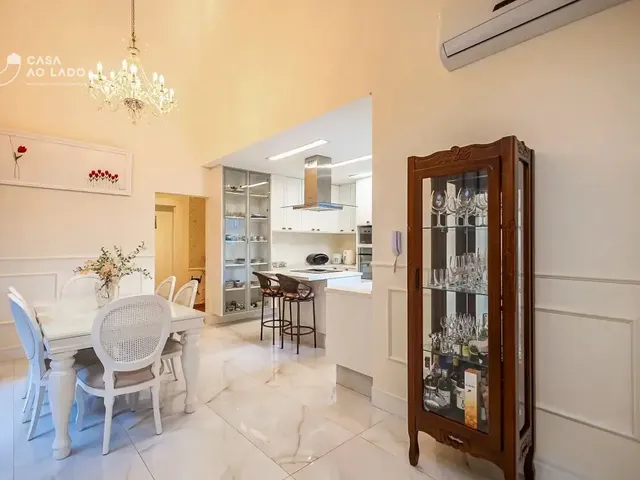 Casa com 19742m² 3 quartos e 4 banheiros, à venda, no bairro Santa Felicidade em Curitiba