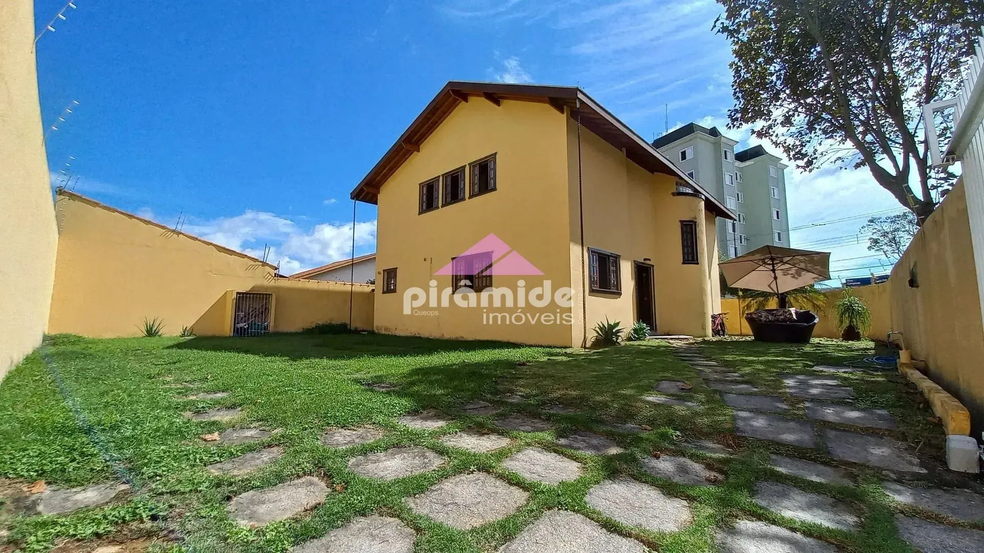 Casa, 5 quartos, 230 m² - Foto 1