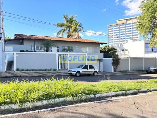 Casa com 500m² 3 quartos e 4 banheiros, à venda, no bairro Jardim Claret em Rio Claro