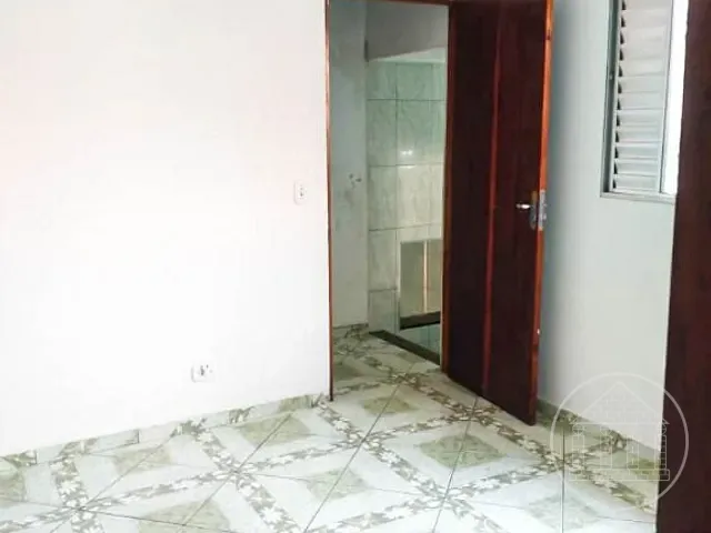 Casa com 200m² 2 quartos e 2 banheiros, à venda, no bairro Parque Maria Fernandes em São Paulo