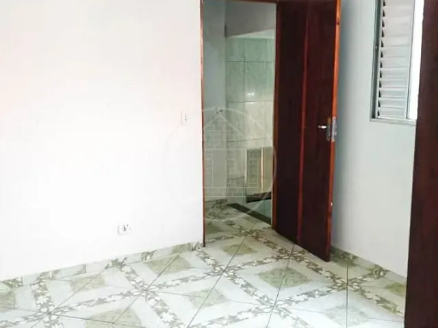 Casa com 200m² 2 quartos e 2 banheiros, à venda, no bairro Parque Maria Fernandes em São Paulo
