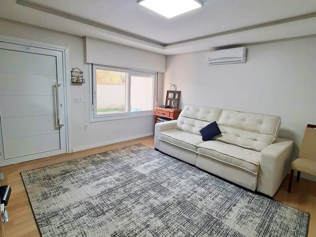 Casa 3 quartos e 3 banheiros, à venda, no bairro Areal em Pelotas