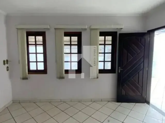 Casa com 250m² 3 quartos e 2 banheiros, à venda, no bairro Parque Cidade Jardim em Jundiaí