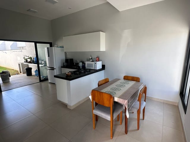 Casa com 175m² 3 quartos e 2 banheiros, para alugar, no bairro Residencial e Comercial Bosque da Imperatriz em Pindamonhangaba