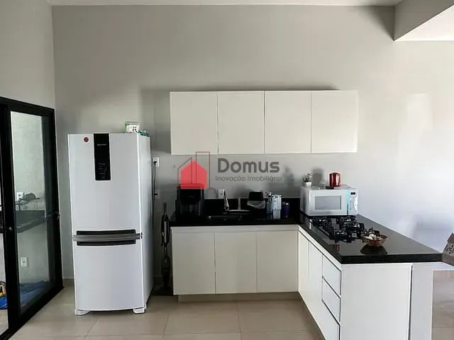Casa com 175m² 3 quartos e 2 banheiros, para alugar, no bairro Residencial e Comercial Bosque da Imperatriz em Pindamonhangaba