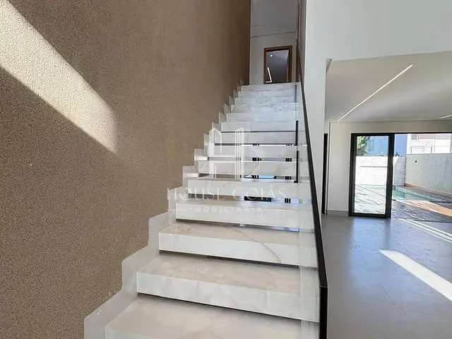 Casa com 406m² 3 quartos e 4 banheiros, à venda, no bairro Fazenda Vau das Pombas em Goiânia