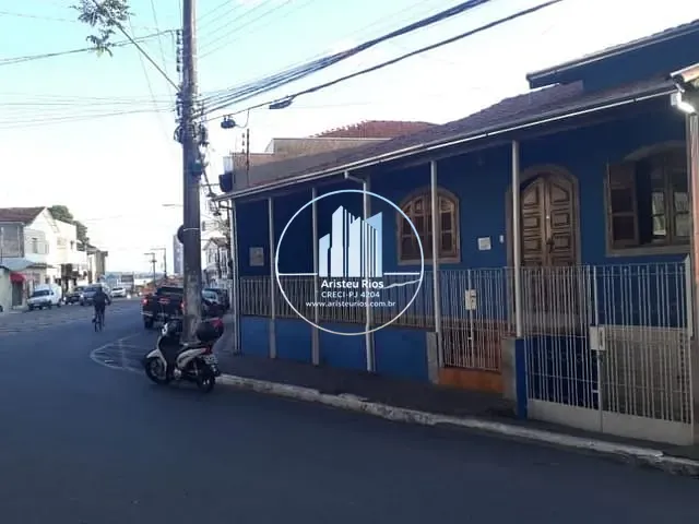 Casa com 180m² 3 quartos e 1 banheiro, à venda, no bairro Centro em Pouso Alegre