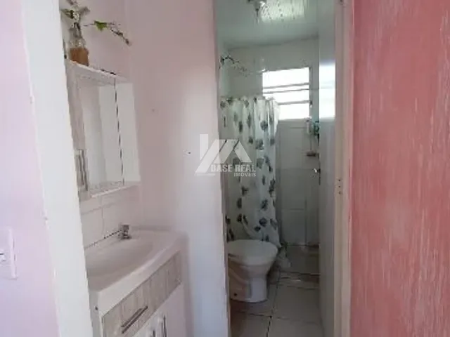 Casa 2 quartos e 1 banheiro, à venda, no bairro Orfãs em Ponta Grossa