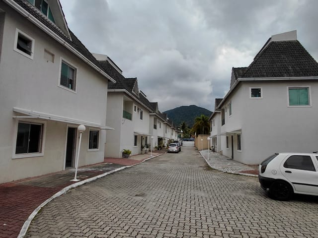 Casa 4 quartos e 3 banheiros, para alugar, no bairro Vargem Grande em Rio de Janeiro
