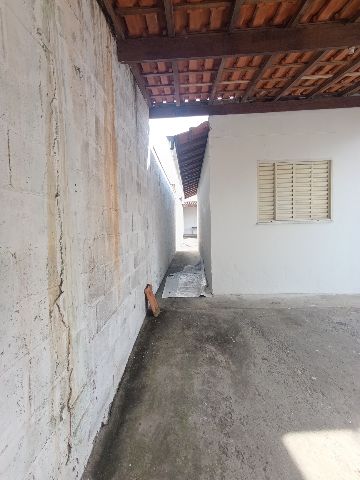 Casa com 200m² 2 quartos e 1 banheiro, para alugar, no bairro Loteamento Residencial e Comercial Vila São Paulo em Pindamonhangaba