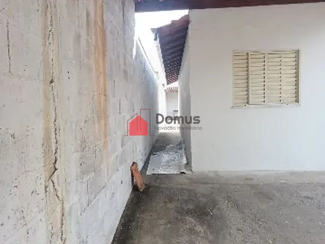 Casa com 200m² 2 quartos e 1 banheiro, para alugar, no bairro Loteamento Residencial e Comercial Vila São Paulo em Pindamonhangaba