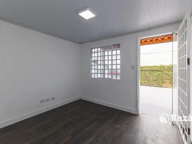 Casa 2 quartos e 1 banheiro, para alugar, no bairro Boqueirão em Curitiba